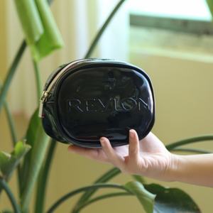 Sac à cosmétiques ovale en PU brillant imperméable rouge haut de gamme de 7 pouces avec logo en relief pour sac de soirée - Product Image 5