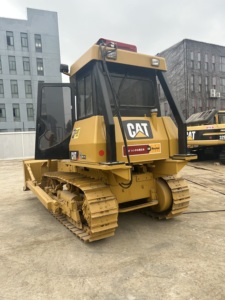Mini-bulldozer sur chenilles d'occasion CAT D5K, machine polyvalente pour le déblaiement de fossés et les travaux miniers de petite envergure - Product Image 1