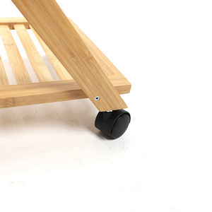 Soporte móvil de bambú de tres niveles para flores, adecuado para dormitorios, salas de estar y habitaciones. Presenta un diseño de carrito escalonado. - Product Image 1