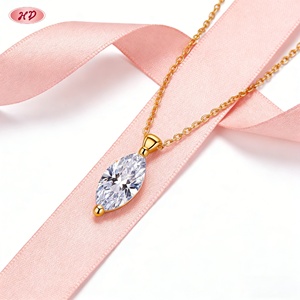 Collier en laiton plaqué or 18 carats avec pendentif zircon taille marquise et chaîne à maillons pour femme - Anniversaire - Product Image 1