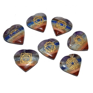 Ensemble de pierres en agate gravée en forme de cœur pour les chakras |   7 Pierres des Chakras Naturelles, Thème Amour, Style Mascotte, Décoration Feng Shui pour la Maison - Product Image 1