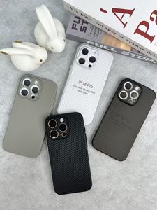 Coque en <span class=keywords><strong>TPU</strong></span> souple à rayures en fibre de carbone de 0.8mm d'épaisseur pour iPhone 16 Pro Max 15 Pro 13-Comprend un protecteur de caméra Ice Sensation Phone - Product Image 3