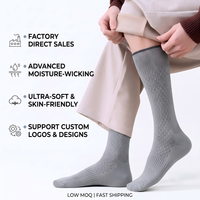 Chaussettes de sport pour hommes personnalisées avec logo, respirantes, en maille, confortables, avec coussinets, chaussettes de sport mi-mollet, chaussettes habillées en mélange de polyester tricoté de qualité supérieure, vente en gros OEM