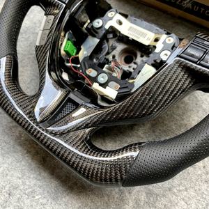 Volante Deportivo de Fibra de Carbono Perforado, Forma Plana Superior e Inferior, Acabado Negro Brillante, Excelente Calidad, <span class=keywords><strong>Precio</strong></span> de Fábrica, Personalizable - Product Image 3