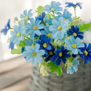 Fiore artificiale Fiore di Plastica di Salto Blu Crisantemo Piccola Margherita Fiore Di Seta Per La Decorazione