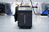 Nouveau Nettoyeur Numérique Pulsé Industriel Refroidi par Eau 1000W pour Surfaces Métalliques – Haute Productivité, Nettoyage Rapide et Étendu