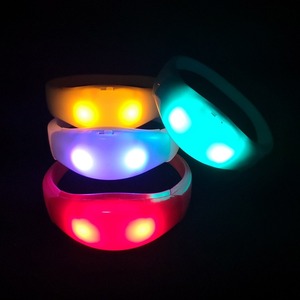Pulsera LED Activada por Sonido y Música, Regalos Promocionales con Certificado CE para Fiestas y Bodas, Pedido Mínimo 100 Piezas - Product Image 3