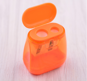 Meilleur prix pour un taille-crayon manuel en plastique coloré miniature pour les enfants à l'école, pour les fournitures scolaires quotidiennes, un cadeau créatif, à utiliser à la maison ou en classe - Product Image 4