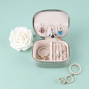New Custom Logo Travel Jewelry Box Portable Ring Zipper Velvet Storage Case Small Jewelry Packaging Velvet Necklace Box