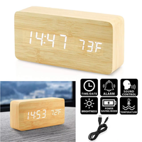 Nouvelle petite horloge de chevet créative en bois de style nordique minimaliste, silencieuse, pour chambre à coucher, radio numérique