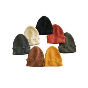 Bonnet d'hiver en gros personnalisé avec logo pour enfants et adultes – Bonnet tricoté chaud et tendance, style dôme, pour l'hiver - Product Image 1