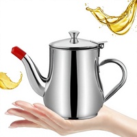 Bouteille Distributrice d'Huile en Acier Inoxydable avec Filtre à Sédiments et Bec Verseur, Bouteille à Assaisonnement Polyvalente Cylindrique Multi-Tailles Moderne