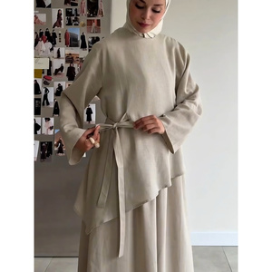 Ensemble Abaya islamique personnalisé Loriya, ensemble 2 pièces, tenue modeste avec ourlet asymétrique et jupe longue à nouer sur le côté pour un usage quotidien - Product Image 3