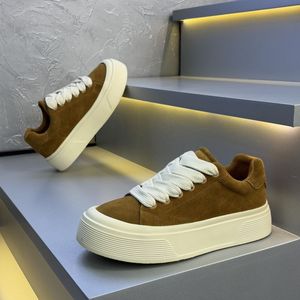 Özel Toptan Yeni Gelen Erkek Yükseltilmiş Yürüyüş Ayakkabıları Nefes Alabilen Hafif Kalın Tabanlı Aşınmaya Dayanıklı - Product Image 2
