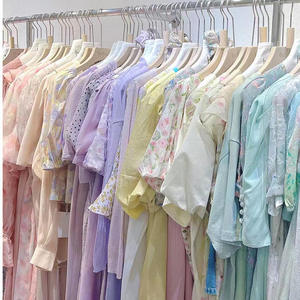 Venta al por Mayor de Vestidos y Blusas para Mujer, Surtido de Estilos Variados en Pacas, Entrega Aleatoria - Product Image 2