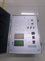 Testeur de perte diélectrique automatique HVD JS35 0,5 à 10 kV pour la mesure du rapport CVT et des phases, destiné au diagnostic de l'isolation des transformateurs de postes de transformation et des CVT