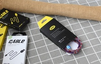 Boîtes d'emballage en papier neutre pour câbles de données et USB de téléphone, pliables et avec revêtement UV et gaufrage pour l'affichage des produits