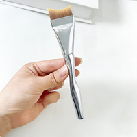 Pinceau de maquillage pour le visage en fibres synthétiques avec manche en plastique, tête plate en forme de croissant, ultra-fin, pour fond de teint et maquillage microfibre