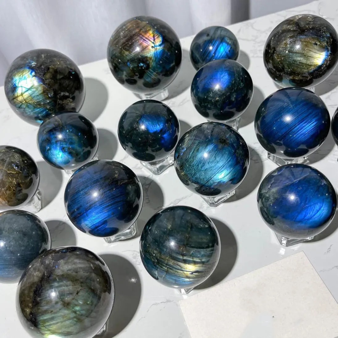 Venta al por mayor de bolas de cristal naturales de alta calidad azul luz de la Luna a granel piedra preciosa labradorita esfera para Fengshui