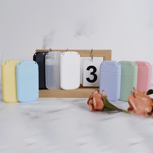 ขวดสเปรย์พลาสติกรูปตัวยู30มล. 1ออนซ์แบบพกพาขวดสเปรย์ใส่บัตรเครดิตเปล่าขวดสเปรย์สำหรับน้ำหอมและแอลกอฮอล์สินค้ามาใหม่ - Product Image 1