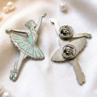 Broche en émail souple Danseuse de ballet, argentée avec vert menthe et poudre de perle, broche en métal pour les amateurs de danse