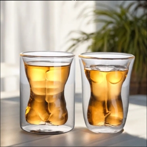 Ragazza carina ragazzo forte doppia parete vuoto ad alta <span class=keywords><strong>temperatura</strong></span> resistente isolamento termico ad alta borosilicato boccale di birra - Product Image 2