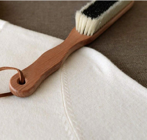 Modèle de mode manche en bois vêtements chaussures <span class=keywords><strong>brosse</strong></span> <span class=keywords><strong>brosse</strong></span> à peluches poils de porc naturel <span class=keywords><strong>brosse</strong></span> à vêtements avec manche en bois de chêne huilé - Product Image 3