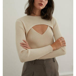 Conjunto de <span class=keywords><strong>Dos</strong></span> Piezas de Top Corto Tipo <span class=keywords><strong>Bolero</strong></span> de Punto Acanalado Color Marfil OEM/ODM, Conjunto de Suéter Personalizado para Mujer, Conjunto de Suéter de Cachemira - Product Image 2