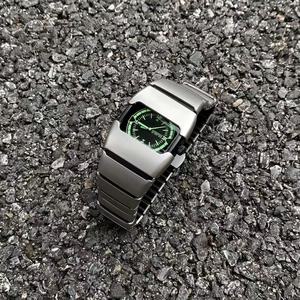 Reloj de Diseño Irregular Estilo Millennial, Reloj de Pulsera Unisex Moderno Retro de Alta Gama B913 - Product Image 3
