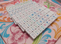 Ensemble de tuiles de mahjong en acrylique de luxe moderne avec motif floral Phénix Joker pour le divertissement à domicile et les soirées