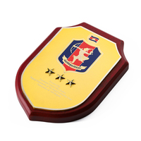 2023 nouvelle conception de médaille en métal personnalisée avec base en bois