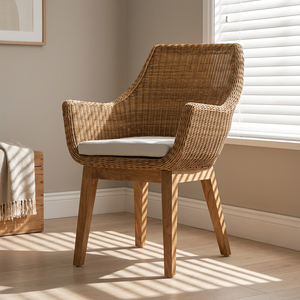 Chaise de salle à manger moderne et élégante en rotin tressé avec structure en bois massif, finition couleur naturelle, pour restaurant et hôtel - Product Image 1