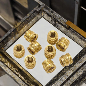 Vente en gros d'écrous à sertir en laiton 1/4-20 M2 M2.5 M3 M4 M5 M6 M8, passivés, à fusion à chaud, moletés, pour plastique 3D - Product Image 3