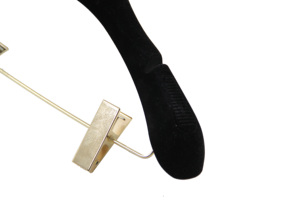 Cintre pour <span class=keywords><strong>robe</strong></span> en velours noir 2025 Offres Spéciales avec logo personnalisé et cintre floqué <span class=keywords><strong>de</strong></span> magasin <span class=keywords><strong>de</strong></span> marque <span class=keywords><strong>de</strong></span> couleur pour salon - Product Image 5