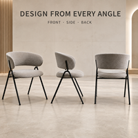 Chaise de salle à manger beige en bouclette, dossier semi-circulaire incurvé, accoudoirs intégrés, pieds sphériques, structure noire