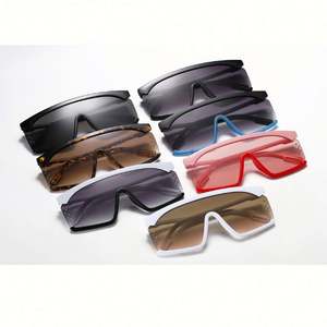 Gafas de Sol Personalizadas con Logotipo, Modernas, para Hombre y Mujer, Montura Grande, Parte Superior Plana, Color Rojo, Protección UV400, Gafas de Sol Extra Grandes de una Pieza para Mujer - Product Image 3