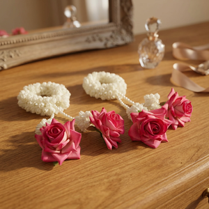 Gajra floral de perlas y rosas hecha a mano con mogra artificial, para bodas, fiestas y celebraciones, ligera y reutilizable. - Product Image 1