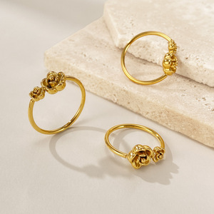 Anillo versátil de estilo europeo y americano, anillo de acero inoxidable para mujer, elegante, sencillo, lujoso, con diseño de rosa. - Product Image 3