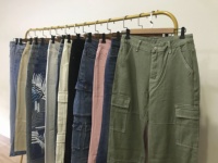 Vente chaude en gros d'usine : Balles de vêtements pour femmes en vrac, incluant des jeans, livraison aléatoire, jeans pour femmes neufs.