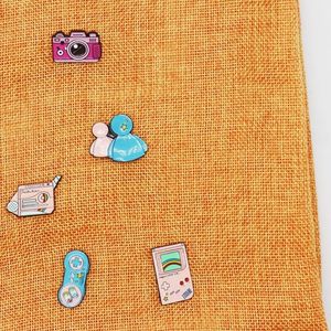 Wsnbwye Badges et patchs épinglette en métal Badge émail dur mauvais œil épingle en émail personnalisé Badge en métal moulage en résine - Product Image 6