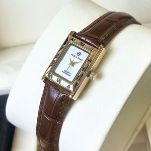 Reloj de señora color dorado - modelo femenino con movimiento de cuarzo estilo estudiantil - Product Image 6