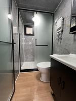 Maison préfabriquée portable avec toit plat à double aile, largeur pliée de 700 mm seulement, cuisine et salle de bain complètes