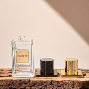 Flacon de parfum carré au design unique, flacon de parfum de 80 ml, flacons de parfum vides transparents avec bouchon magnétique - Product Image 4
