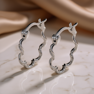 Orecchini a Cerchio E920 in Oro Bianco, Gioielli Minimalisti Unisex di Alta Qualità - Product Image 2