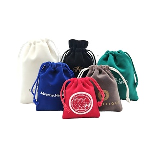 Pochette en velours anti-ternissement avec cordon de serrage et logo personnalisé pour le rangement des colliers et l'emballage de bijoux - Product Image 1