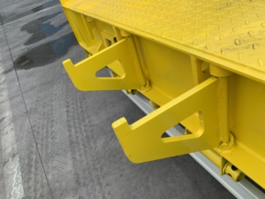 Semi-remorque à profil bas en acier à 2 essieux, très vendue, avec col de cygne amovible et suspension pneumatique pour le transport de machines surdimensionnées - Product Image 4