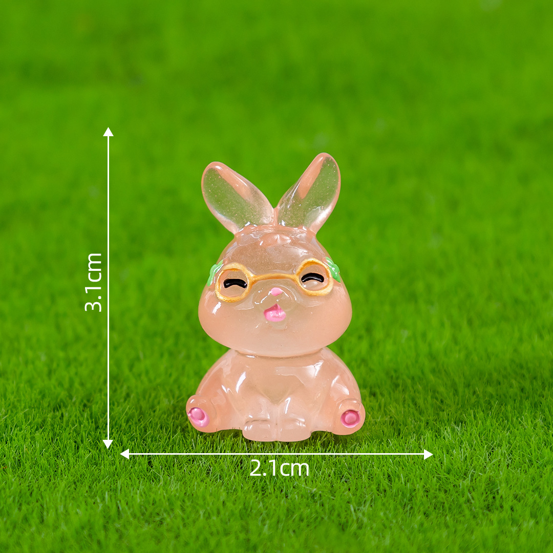 No. 4 wears glasses orange