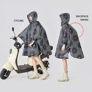 2024 mode populaire confortable imperméable 210t Polyester imprimé randonnée femme à capuche manteaux de pluie pour les femmes