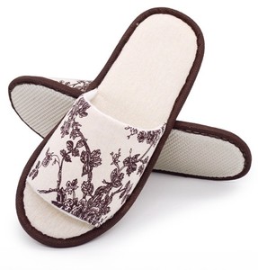 Chaussons jetables biodégradables en toile de porcelaine céladon de style chinoiserie vintage, articles de luxe écologiques pour hôtels et spas, doux - Product Image 2
