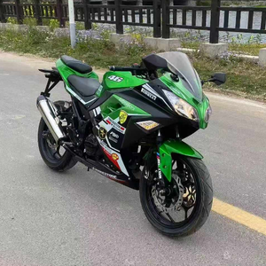 Motocicleta Deportiva Usada Estilo Ninja 200, Buen Estado. Motor Monocilíndrico de 200cc Refrigerado por Aire, Frenos de Disco, Totalmente Funcional - Product Image 3